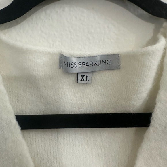 White Sweater with Red Hearts embroidered Sz XL - Picture 4 of 4